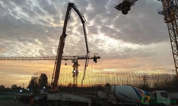杨凌液化天然气（LNG）应急储备调峰项目扩能工程储罐承台浇筑顺利完成！